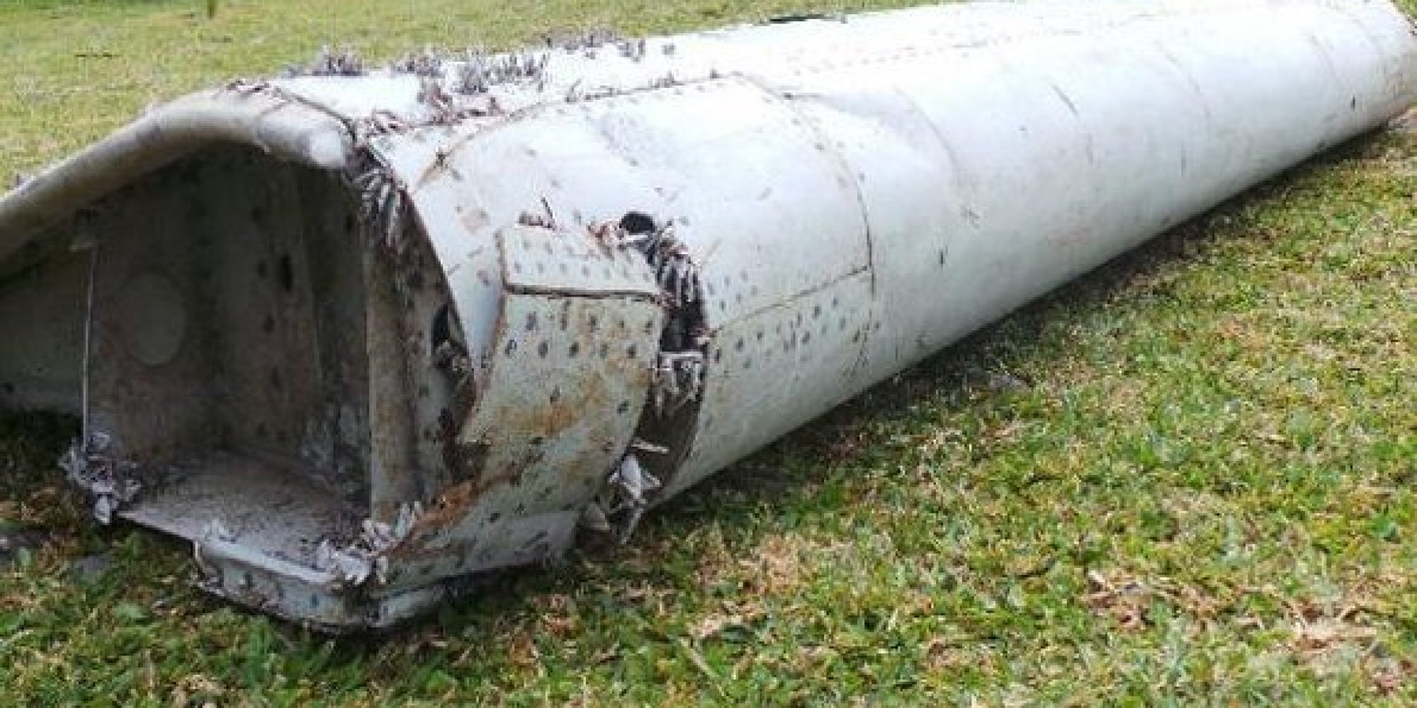 MH370 Latest: Experts Analyse Wreckage Of Plane Wing Found On Reunion ...