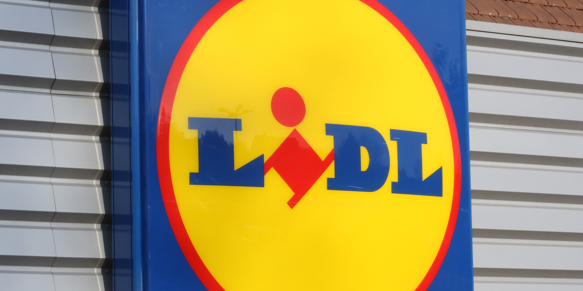 Lidl To Become First Uk Supermarket To Pay Living Wage 