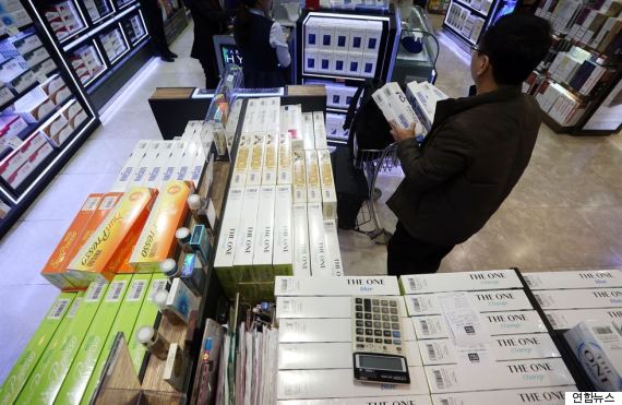 http://www.huffingtonpost.kr/2015/11/19/story_n_8597608.html 정부, 제주 내국인 면세점에서