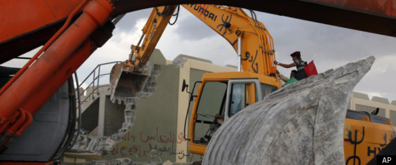 Libya Revolutionaries Destroy Compound