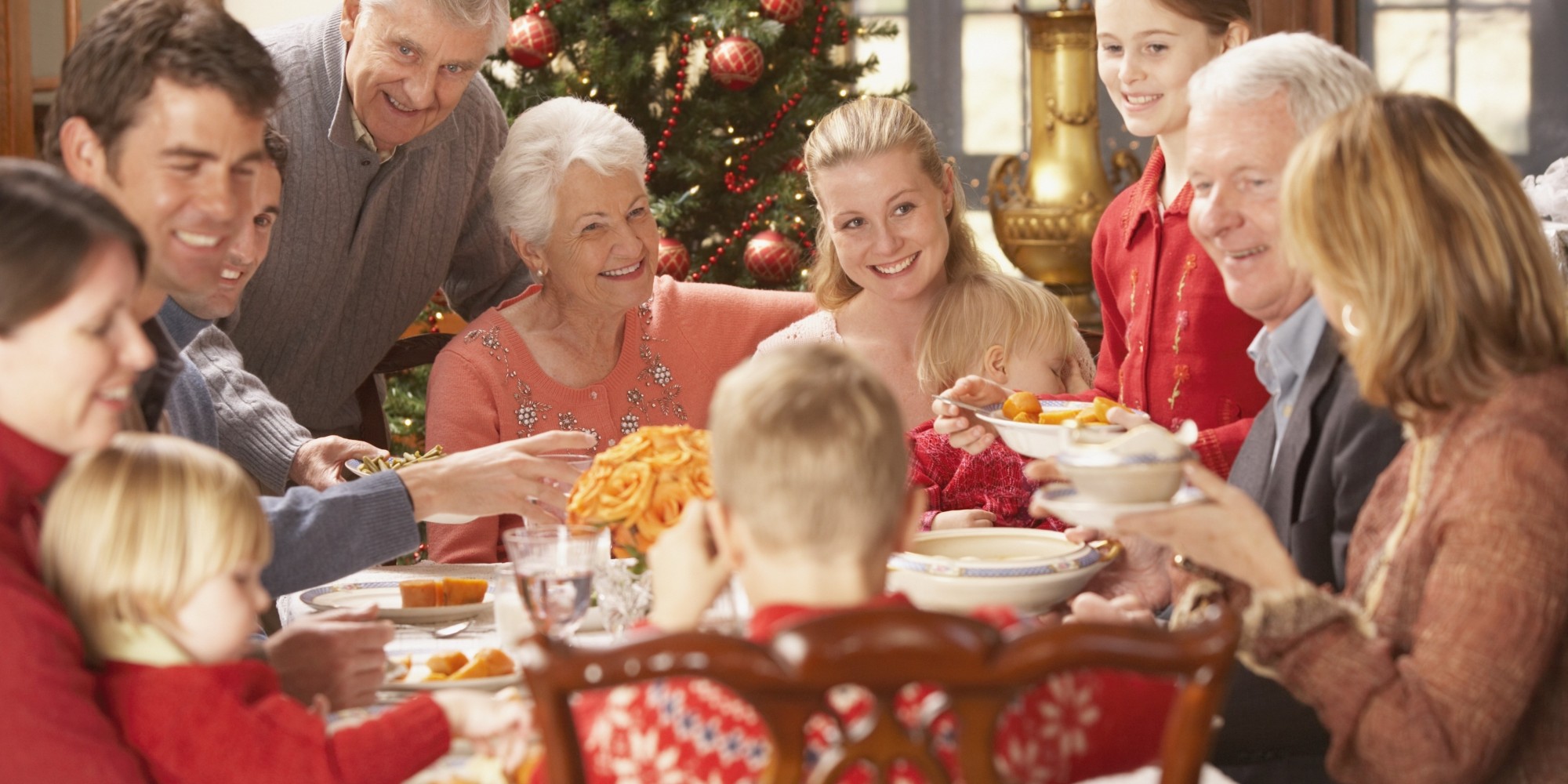 http://i.huffpost.com/gen/3789318/images/o-CHRISTMAS-DINNER-facebook.jpg