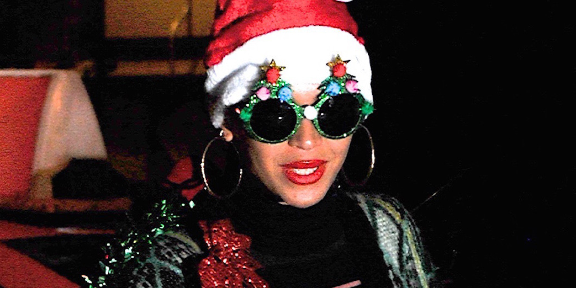 Beyonce Dresses Up Like A Christmas Tree, Takes Holiday Outfits To Next ...