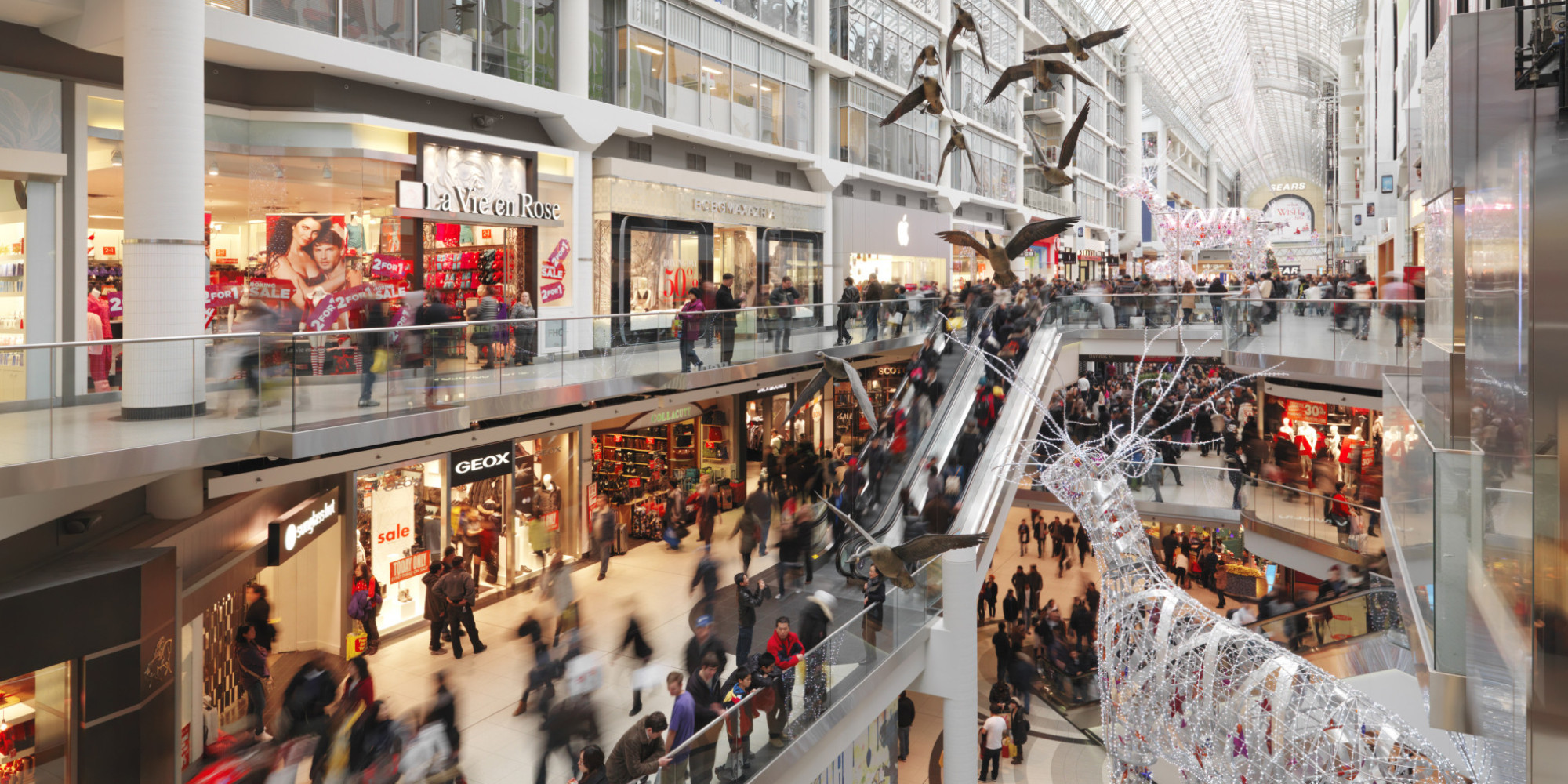 Boxing Day 2015 Canadians Head Online, To Malls For December 26 Deals