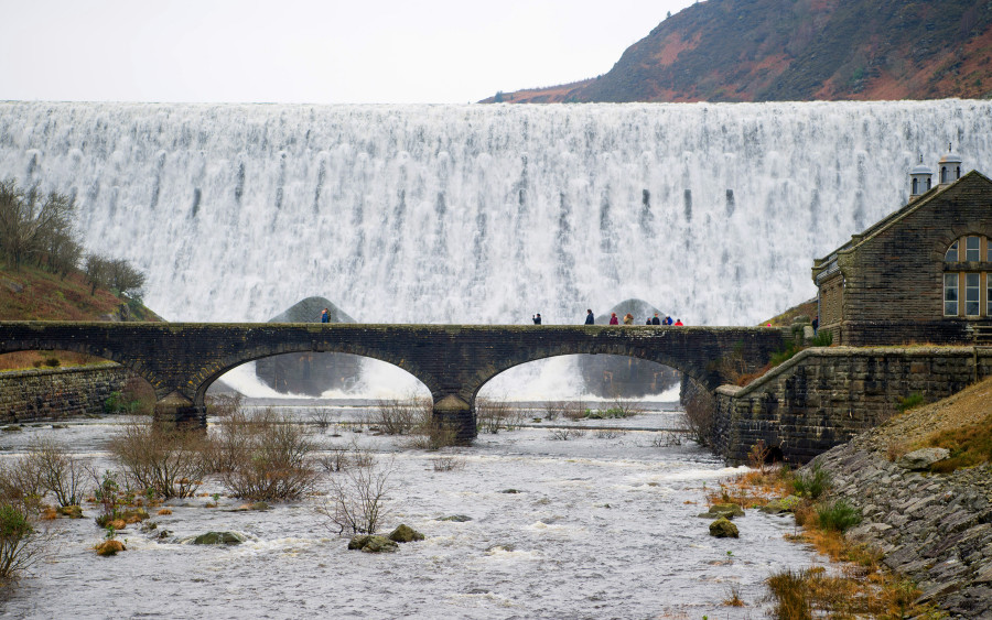Elan Valley Caban Coch Dam Pictures Reveal Extent Of Heavy Rainfall In