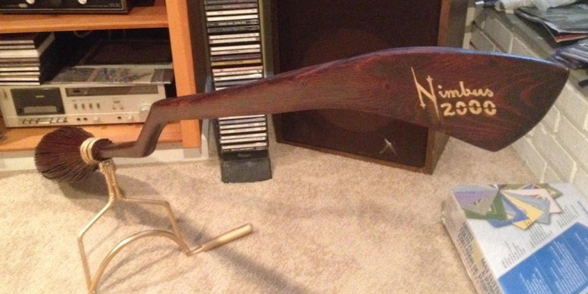 Balai Harry Potter Nimbus 2000 Pas Cher Il fabrique pour sa copine le Nimbus 2000, le balai d'Harry Potter