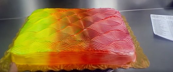 Du denkst, dieser kuchen ist gelb, orange und pink? die wahrheit ...