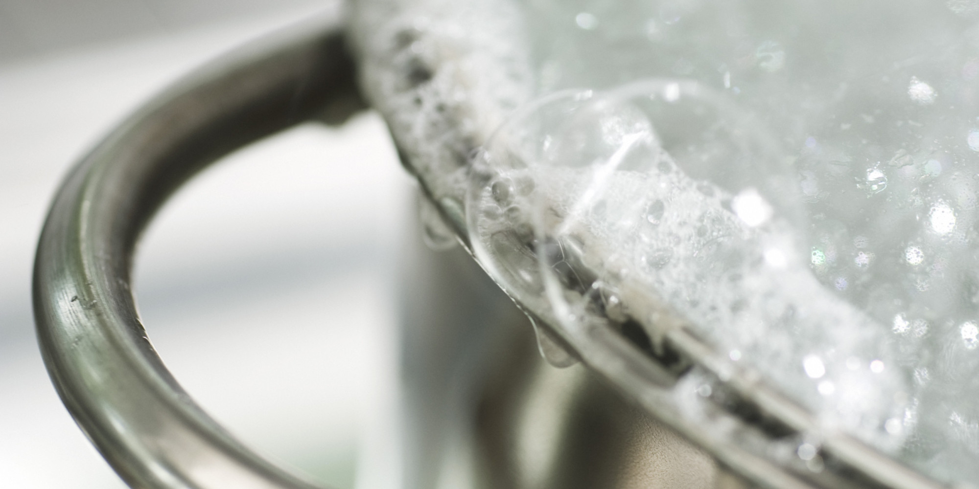 Cooking Hack Man Finds Genius Way To Ensure Water Never Boils Over On