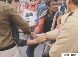 Delhi Police Beat Up Women, Attack Students Protesting  Rohith Vemula's Death In Front Of RSS Office