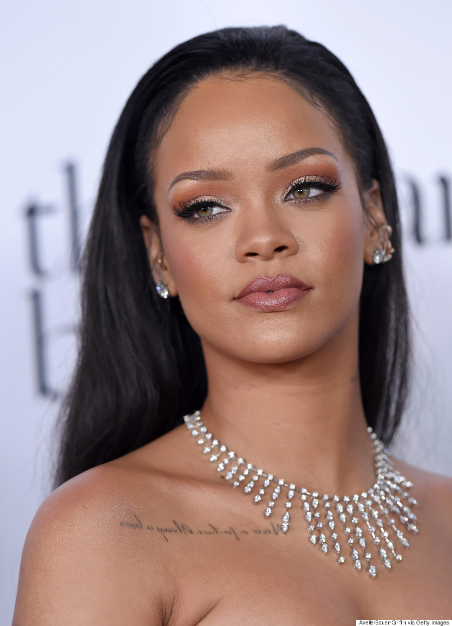 Rihanna chirurgie esthétique
