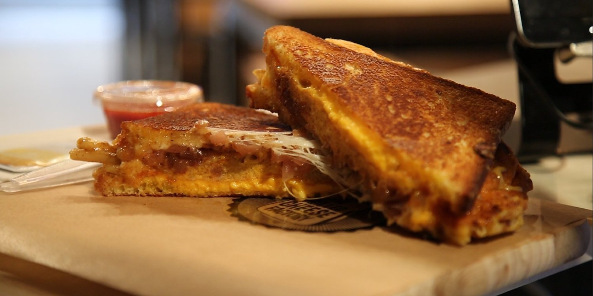 VIDÉO. La recette du grilled cheese sandwich expliquée par des pros