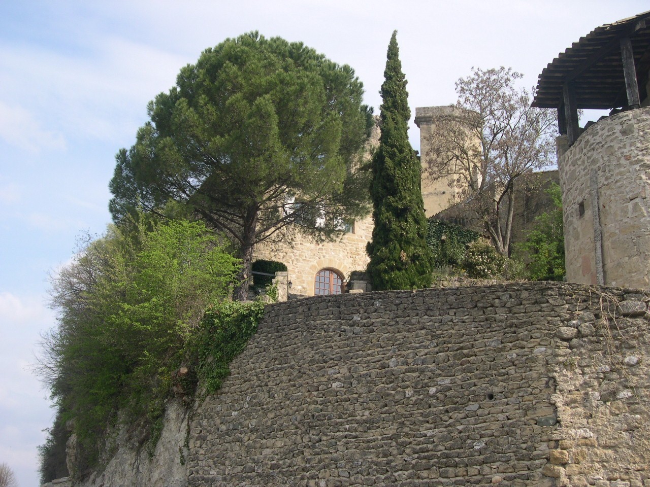 crest house