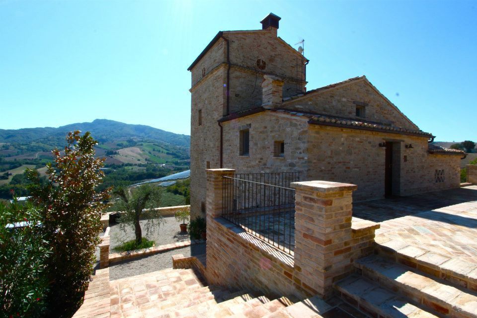 le marche castle