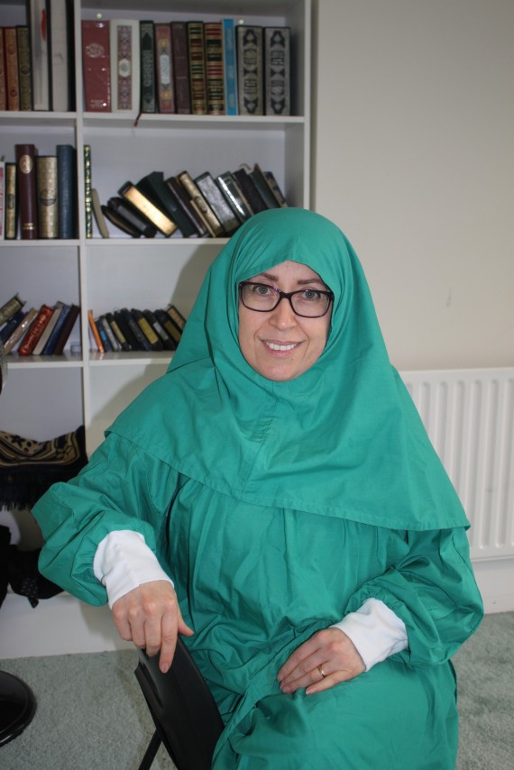 o HIJAB 570 - Gaun Khas Menutup Aurat Untuk Pesakit Muslim diperkenalkan di UK.