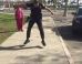 VIDÉO. Un policier joue à la marelle avec une adolescente sans-abri de Los Angeles