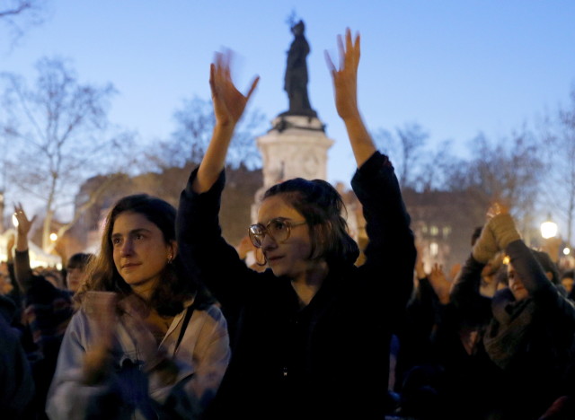 Les manifestants de retour lundi soir malgré l'évacuation matinale — NuitDebout