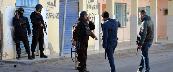 الحرب على الإرهاب في تونس الشقيقة - صفحة 4 N-TUNISIA-POLICE-large570