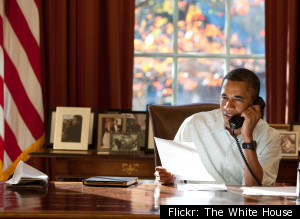 Http://i.huffpost.com/gen/421971/thumbs/sbarackobamaipaddodocaselarge300.jpg