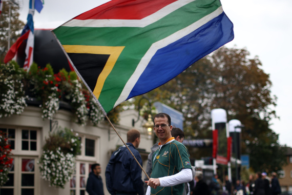 هل تعلم ما تعنيه الرموز والألوان الموجودة بأعلام بعض الدول O-SOUTH-AFRICA-FLAG-570