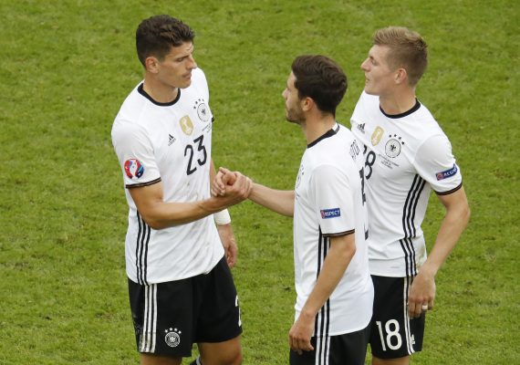 من يبلغ ربع نهائي "يورو 2016"؟ إحصائيات وتحليل لمباريات دور الـ 16 O-EURO-2016-GERMANY-570