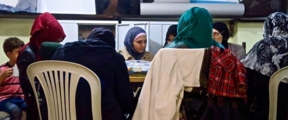 قصة سوريات يحوّلن قبواً إلى مصنعٍ للمجوهرات باسطنبول.. هكذا تحدين الصعاب وأنشأن "سوريا الصغيرة"