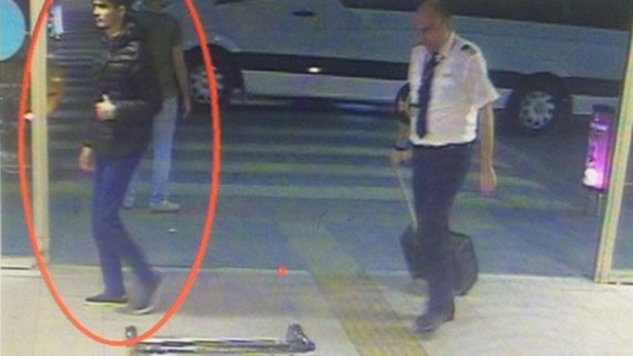 28 قتيلا على الأقل في هجوم انتحاري بمطار اتاتورك في اسطنبول O-S-570