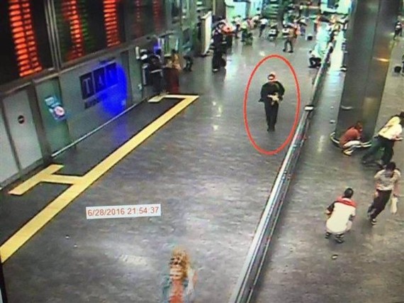 28 قتيلا على الأقل في هجوم انتحاري بمطار اتاتورك في اسطنبول O-S-570