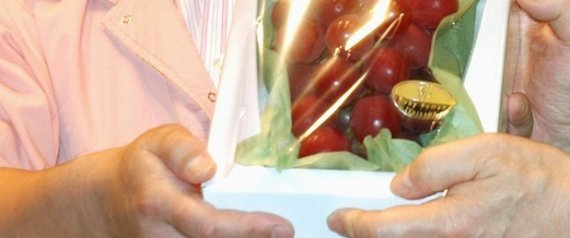 عنقود عنب في اليابان بـ11 ألف دولار.. وثمن الحبة 350 دولاراً.. تعرف على السبب
