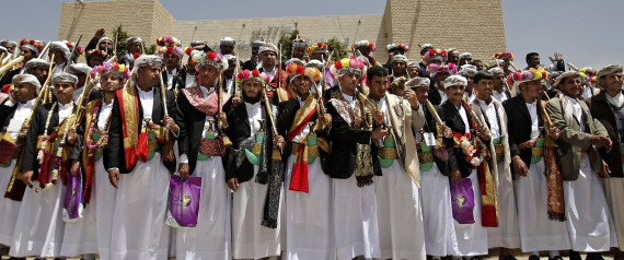 "القبض على العريس".. عقوبة إطلاق الرصاص في الأفراح بالمكلا اليمنية