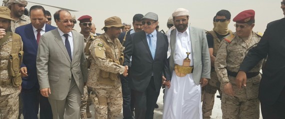 هل يطلقان إشارة الحسم؟.. الرئيس اليمني ونائبه يصلان "مأرب" المجاورة لصنعاء