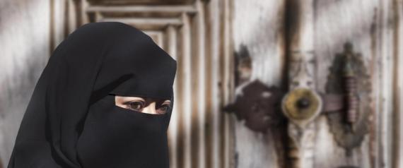 مسلمة تُفصل من عملها بسبب النقاب.. والمحكمة تؤيد طردها: هذا ليس تمييزاً عنصرياً