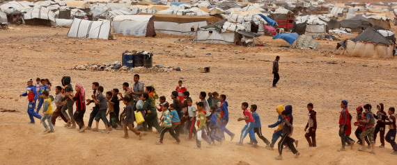 12 قتيلاً وعشرات الجرحى.. المعارضة السورية تتهم روسيا بقصف مخيماً للاجئين على الحدود مع الأردن