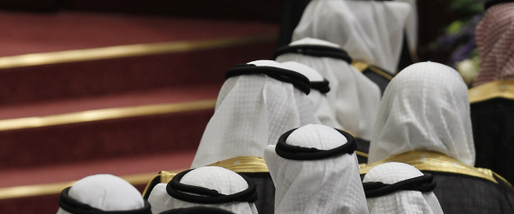 الشماغ والعقال والمشلح والثوب أولوية.. السعودية تلزم مواطنيها بارتداء الزي الرسمي أثناء تمثيل المملكة