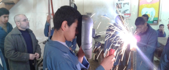 طالب غزّاوي متفوق: أدرس السباكة لأحصل على فرصة عمل