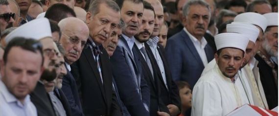 هل سيتمّ إعدام المتورّطين في الانقلاب الفاشل؟.. هكذا ردَّ أردوغان خلال تشييع الضحايا
