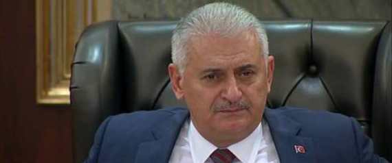  رئيس الوزراء التركي يبكي بسبب سؤال حفيده عن جنود الانقلاب.. فماذا قال له؟
