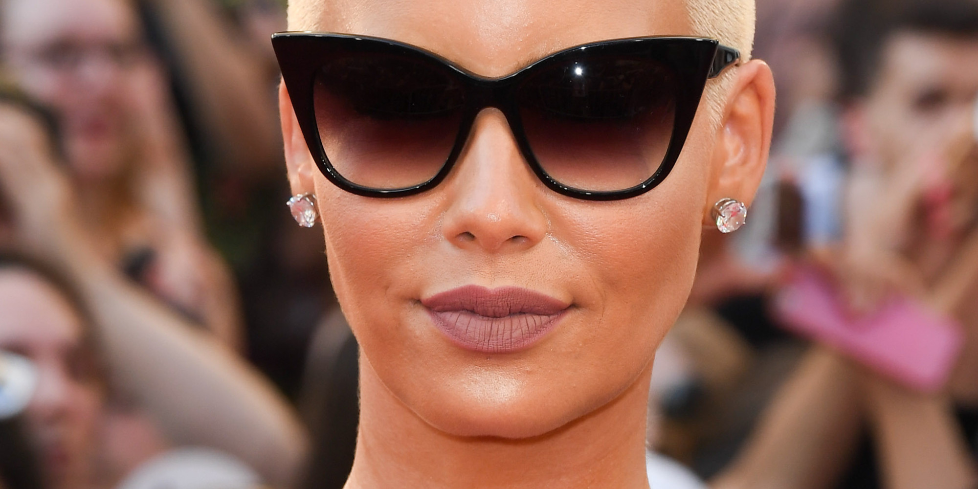Amber Rose Debuts New Hairstyle — Retro Waves!