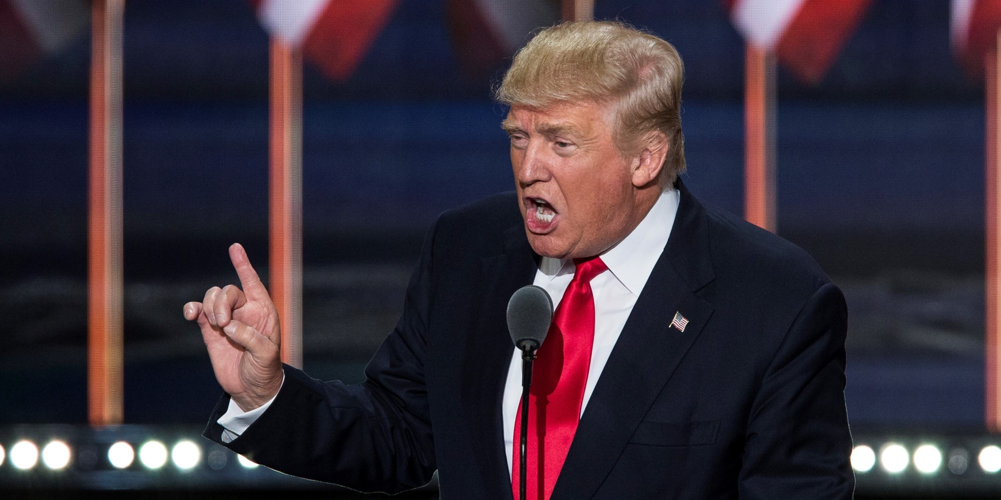 Michael Moore thinks Donald Trump will win picture foto Michael Moore thinks Donald Trump will win