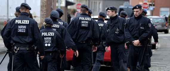 دوافعه عاطفية.. شاهد لحظة القبض على لاجئ سوري قتل امرأة وجرح اثنين بألمانيا