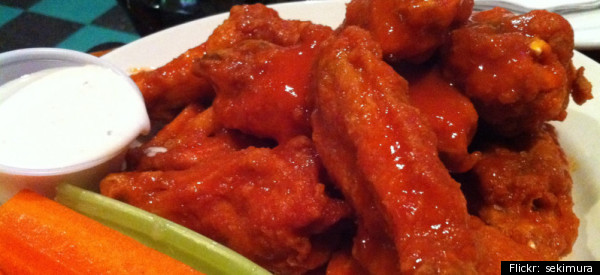 r-BUFFALO-HOT-WINGS-600x275.jpg