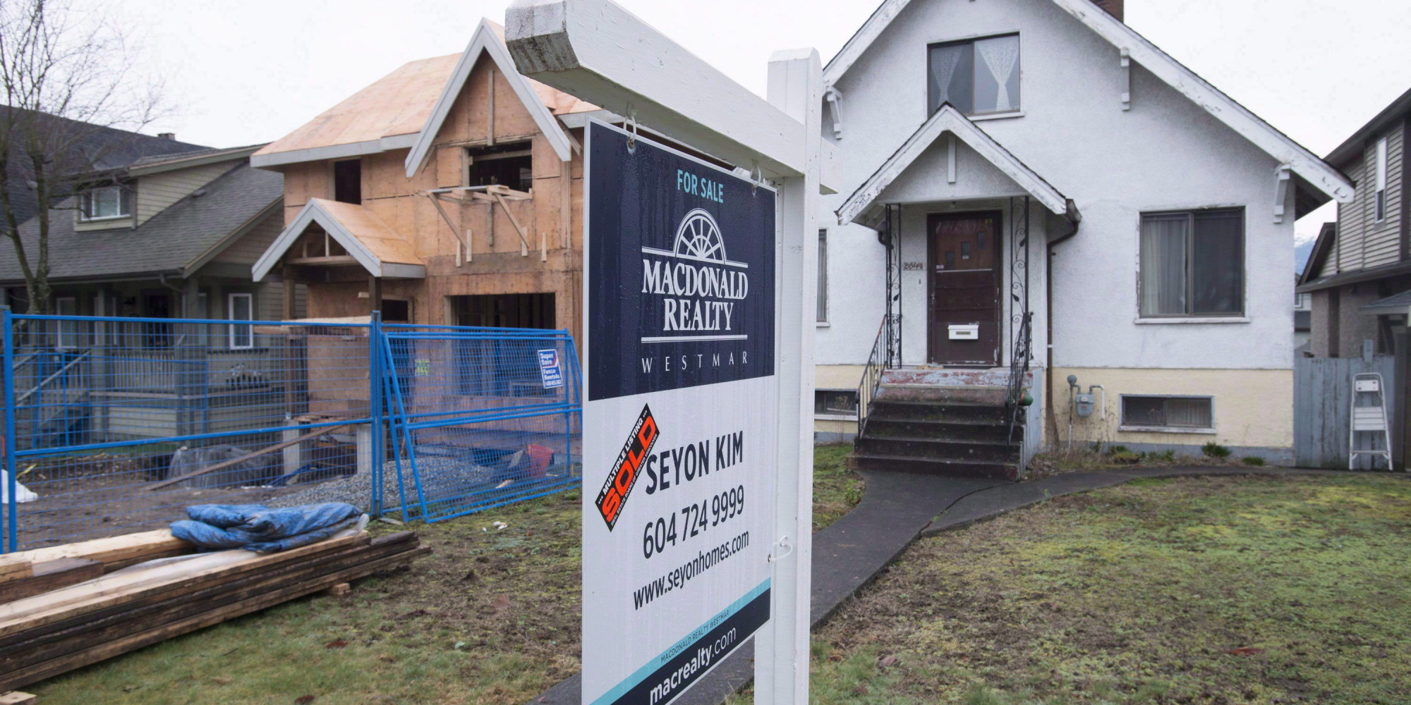 B.C. Real Estate In 'Absolute Mayhem' Amid Talk Of Sales Collapse - Huffington Post Canada