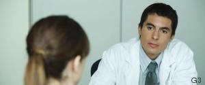 médico en consulta