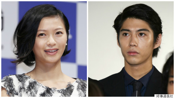 女優の榮倉奈々(左)と賀来賢人