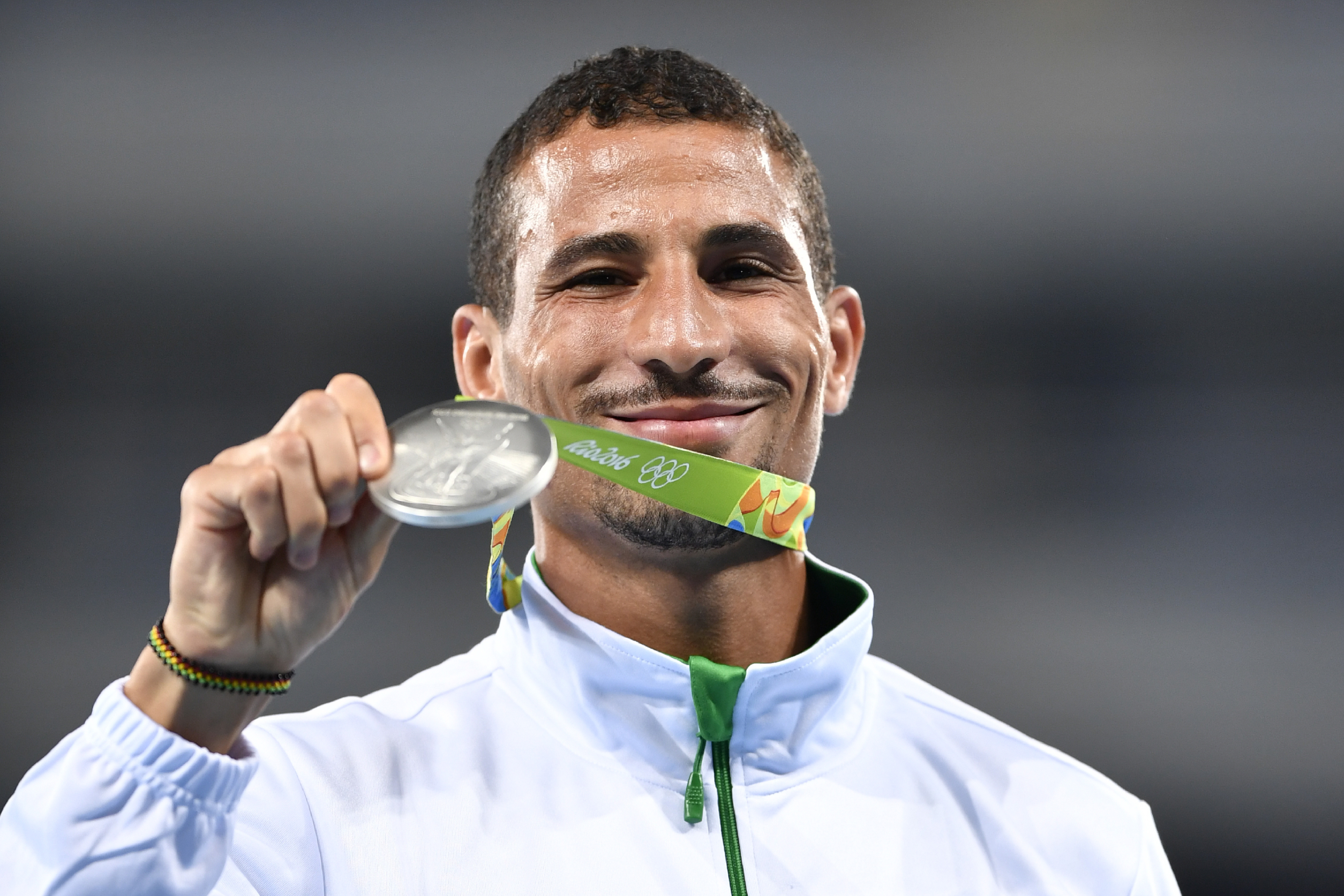 Makhloufi avec l argent sous r  gne Kiprop  signe Ihsane Kadi