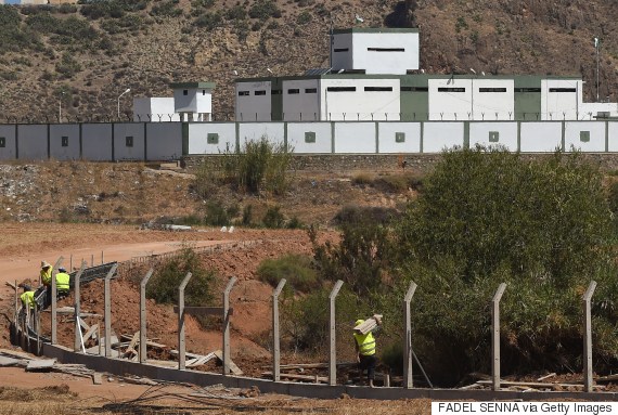 الجزائر تبني جداراً إسمنتياً على حدودها مع المغرب 