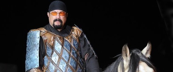 ستيفن سيجال في مهمة رسمية بدول الاتحاد السوفييتي