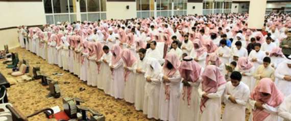 ردود فعل متباينة لقرار استغناء السعودية عن 10 آلاف إمام احتياطي.. كم كانت تكلف رواتبهم؟