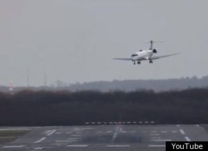 Crosswind landingen op de luchthaven van Dusseldorf (2012-01-24 21:48:52)