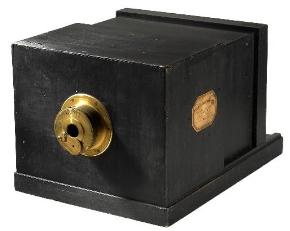 من الصندوق المظلم إلى كاميرا هاتفك.. هكذا تطورت تكنولوجيا التصوير على مدار التاريخ O-CAMERA-570