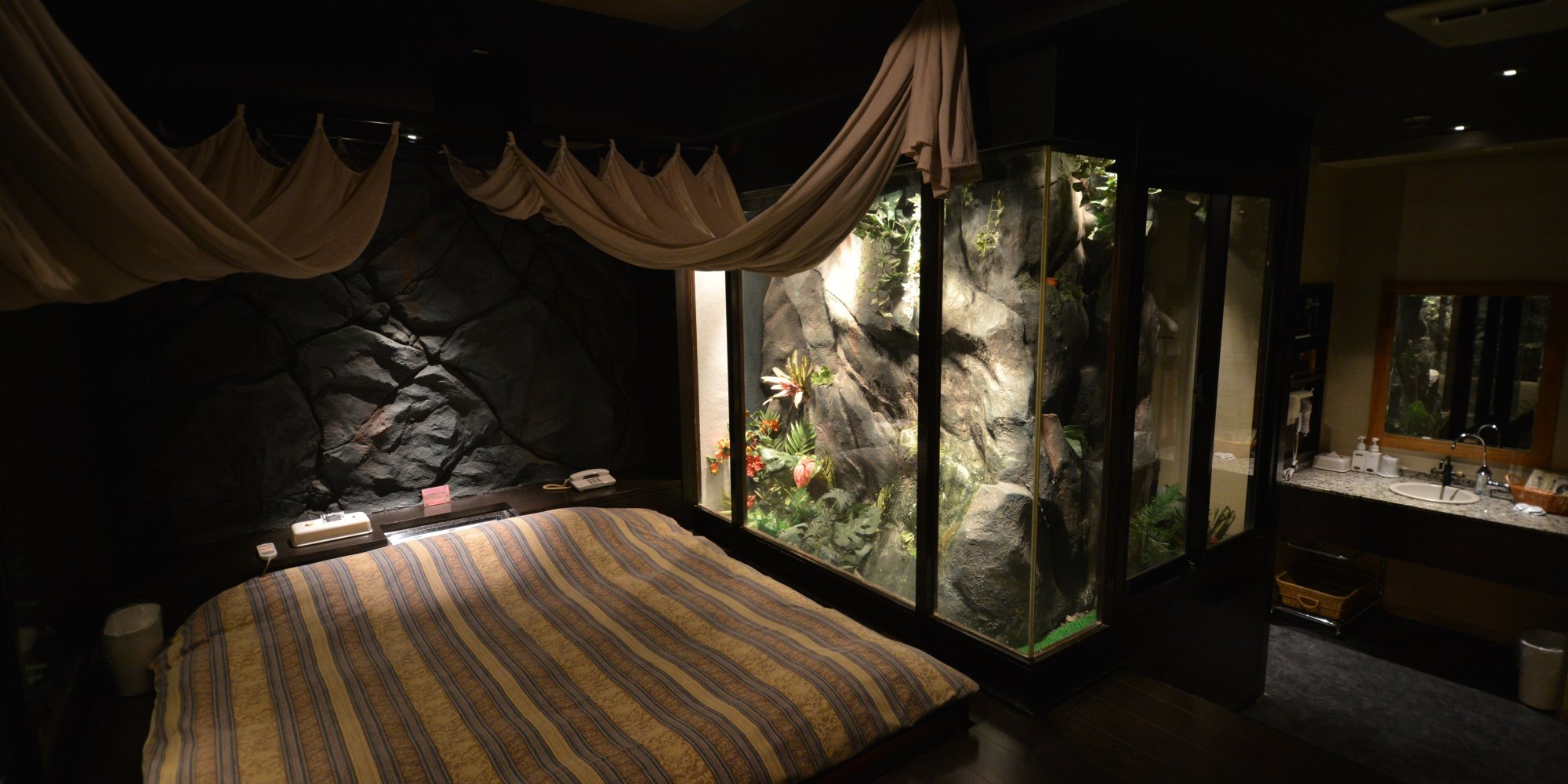 Japan Has Automated Love Hotels And Tourists Are Starting To Notice Huffpost 0203