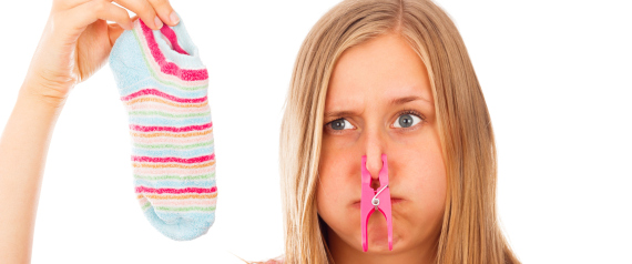 تعاني رائحة الأقدام الكريهة.. سهلة n-BAD-SMELL-FOOT-lar